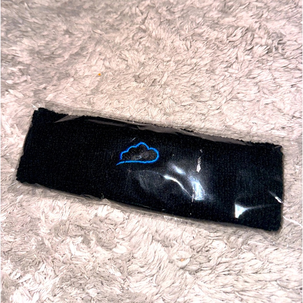 NWT Black with blue cloud ☁️ sweat band visor
